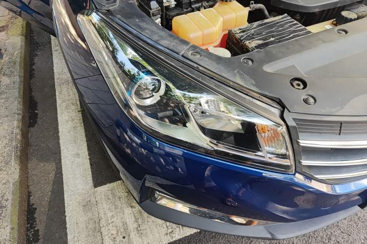 Used Dongfeng Fengon E3 2019 EVR Extended-Range Luxury Model Right Front Headlight