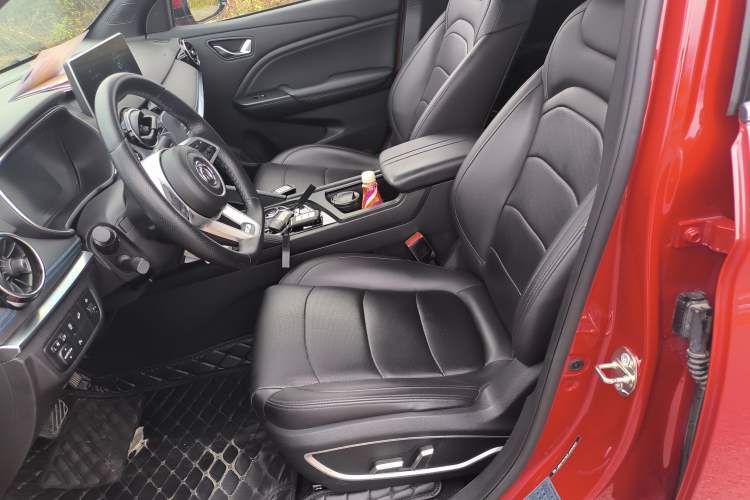 Used Dongfeng Fengon E3 2019 EVR Range-Extended Smart Model Left Front Seat