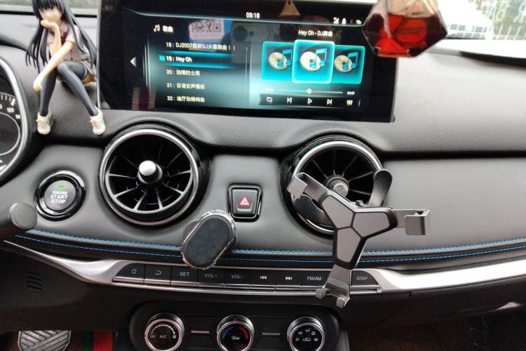 Used Dongfeng Fengon E3 2019 EVR Range-Extended Smart Model Audio And AC Panel