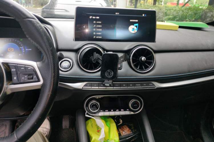 Used Dongfeng Fengon E3 2019 EVR Range-Extended Smart Model Audio And AC Panel