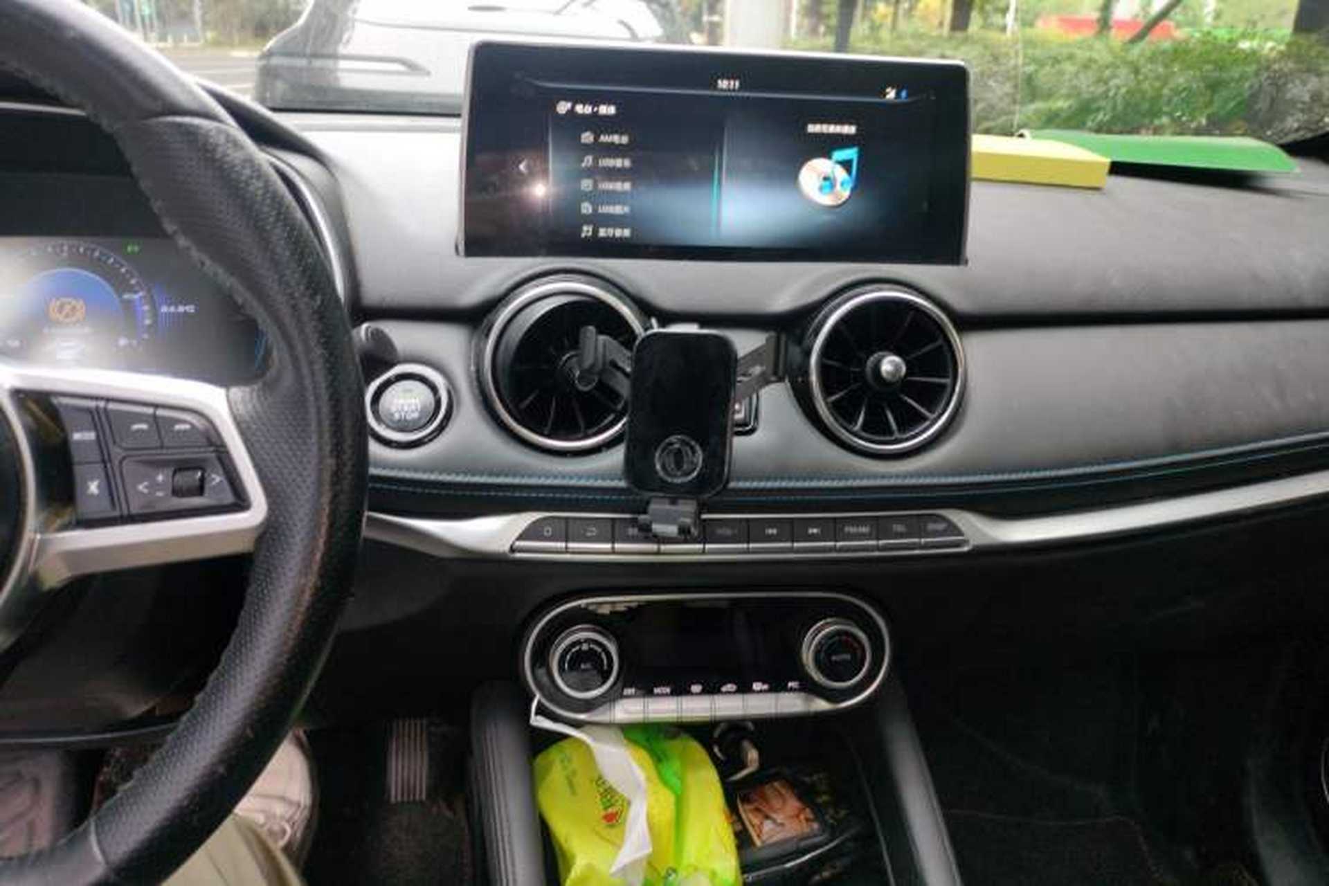 Used Dongfeng Fengon E3 2019 EVR Range-Extended Smart Model Audio And AC Panel