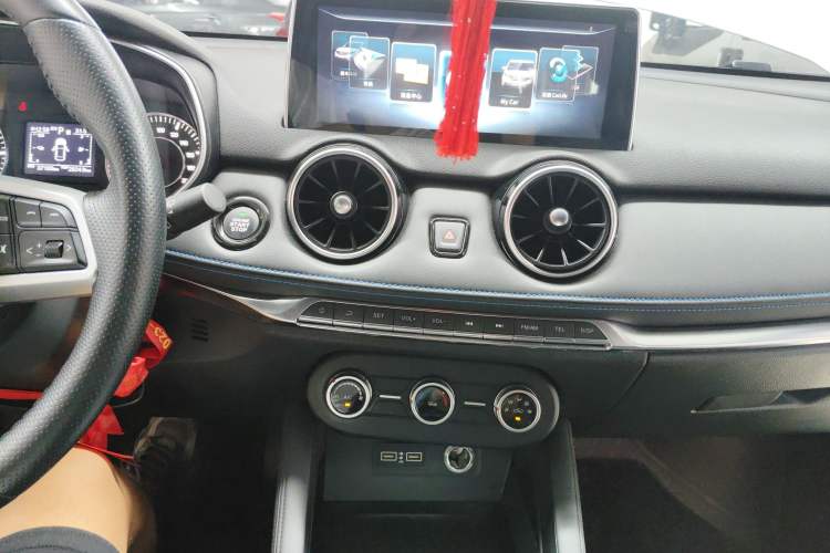 Used Dongfeng Fengon E3 2019 EVR Range-Extended Smart Model Audio And AC Panel