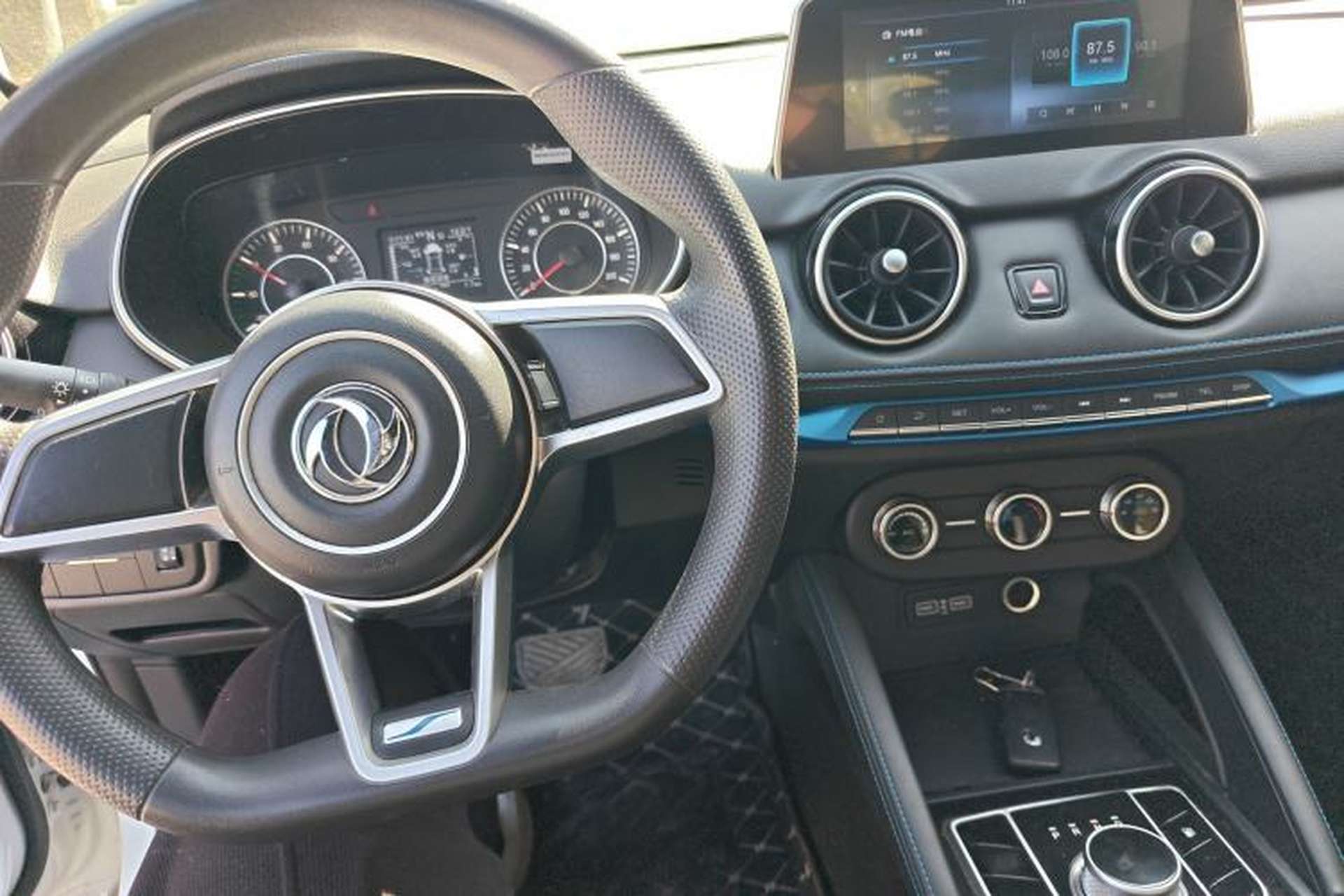 Used Dongfeng Fengon E3 2019 EVR Range-Extended Smart Enjoyment Model Center Console