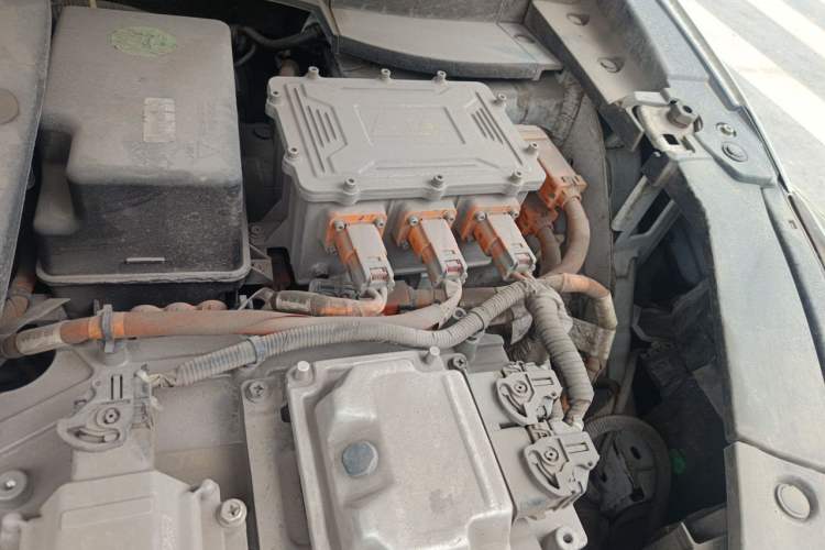 Used Dongfeng Fengon E3 2019 EVR Extended-Range Luxury Model Engine Bay Left
