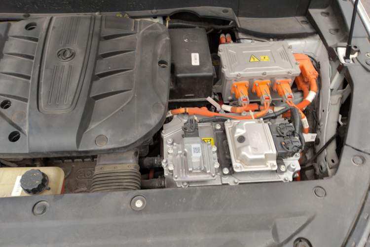 Used Dongfeng Fengon E3 2019 EVR Range-Extended Smart Model Engine Bay Left
