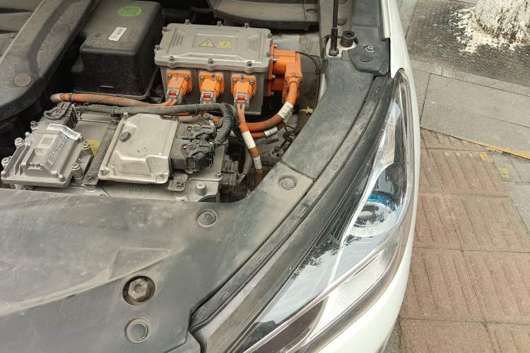 Used Dongfeng Fengon E3 2019 EVR Extended-Range Luxury Model Engine Bay Left