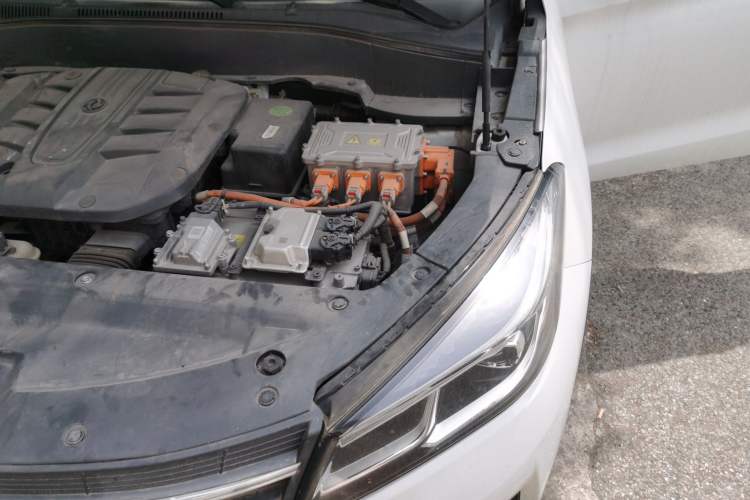 Used Dongfeng Fengon E3 2019 EVR Extended-Range Luxury Model Engine Bay Left