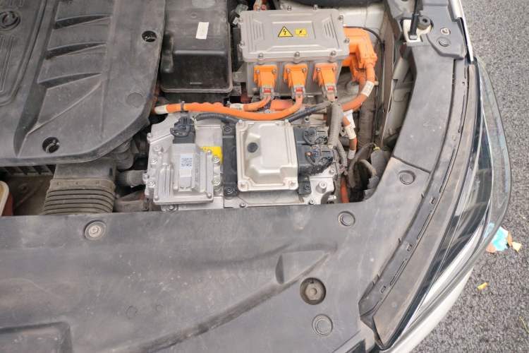 Used Dongfeng Fengon E3 2019 EVR Range-Extended Smart Model Engine Bay Left