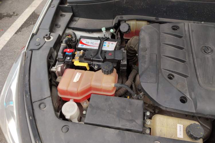 Used Dongfeng Fengon E3 2019 EVR Range-Extended Smart Model Engine Bay Right