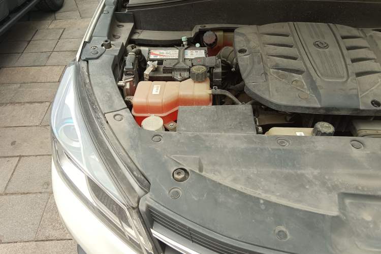Used Dongfeng Fengon E3 2019 EVR Extended-Range Luxury Model Engine Bay Right