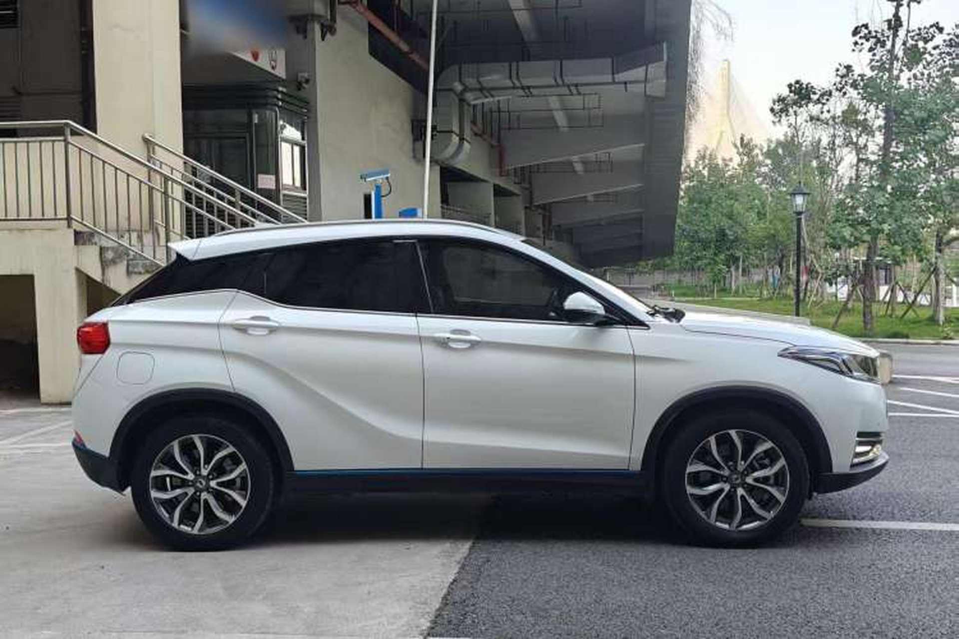 Used Dongfeng Fengon E3 2019 EVR Range-Extended Smart Model Exterior 3