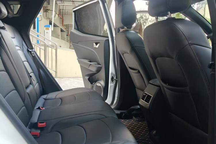 Used Dongfeng Fengon E3 2019 EVR Range-Extended Smart Model Interior 1