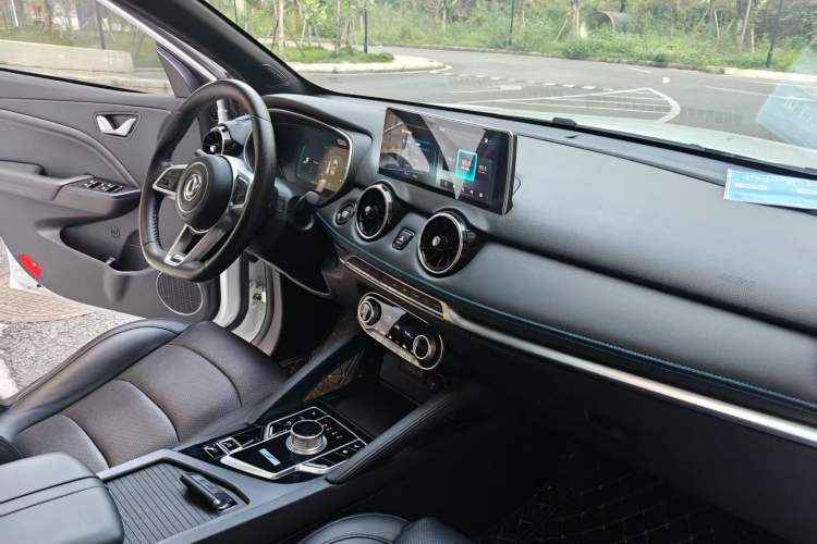 Used Dongfeng Fengon E3 2019 EVR Range-Extended Smart Model Interior 3