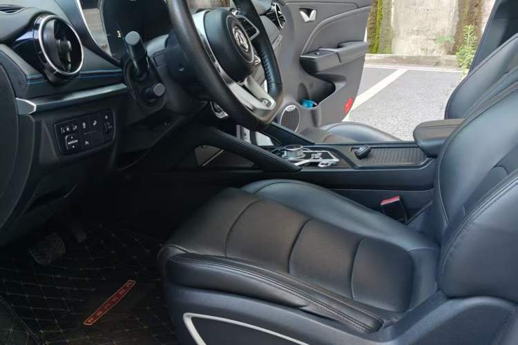Used Dongfeng Fengon E3 2019 EVR Range-Extended Smart Model Interior 4