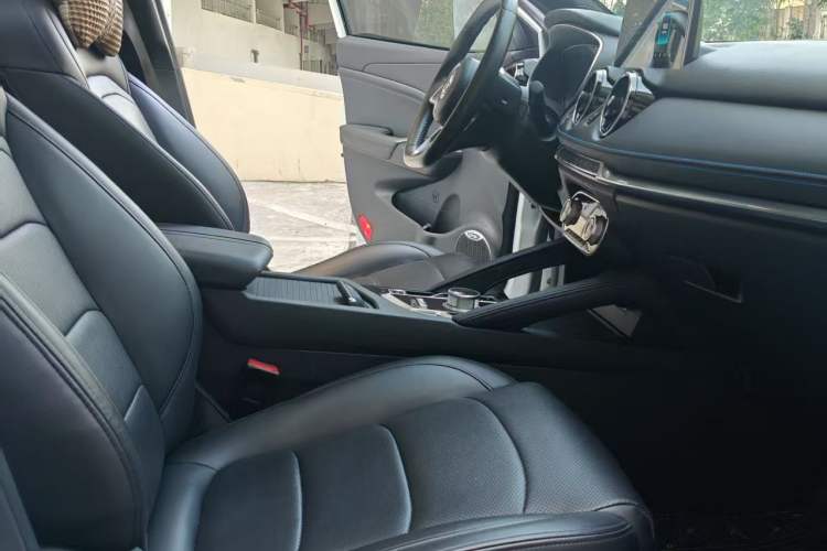 Used Dongfeng Fengon E3 2019 EVR Range-Extended Smart Model Interior 6