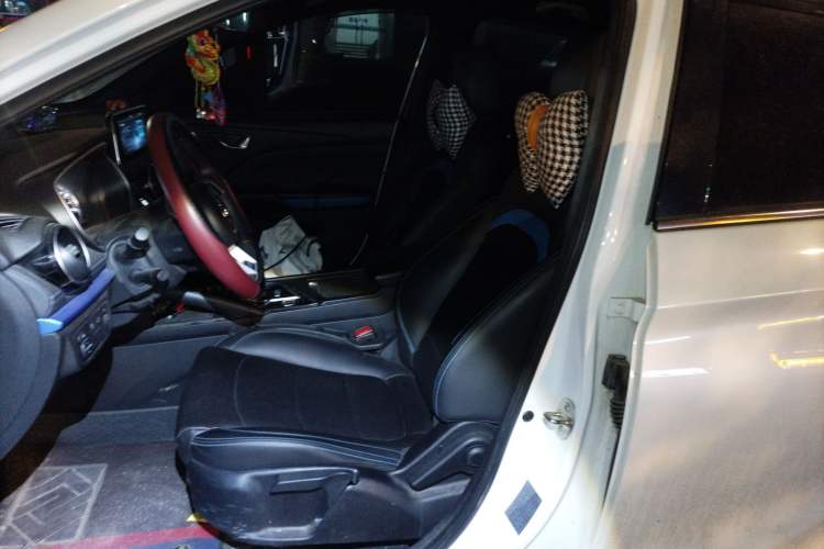 Used Dongfeng Fengon E3 2019 EVR Range-Extended Smart Enjoyment Model Left Front Seat