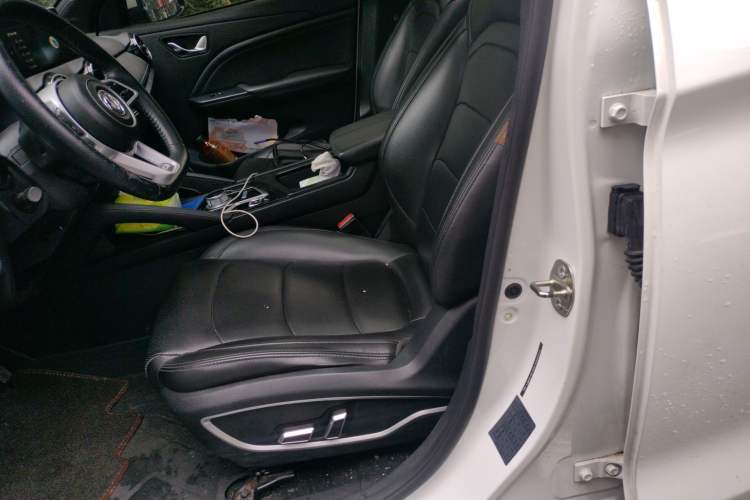 Used Dongfeng Fengon E3 2019 EVR Range-Extended Smart Model Left Front Seat
