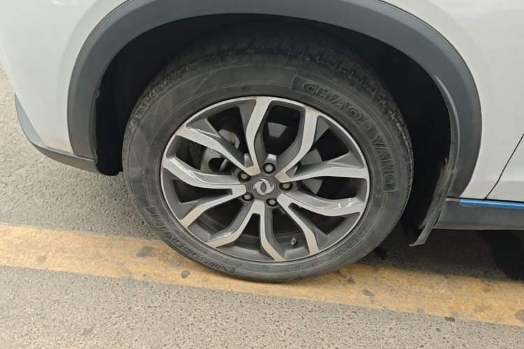 Used Dongfeng Fengon E3 2019 EV Zhiyue Model Custom Edition Left Front Wheel Hub