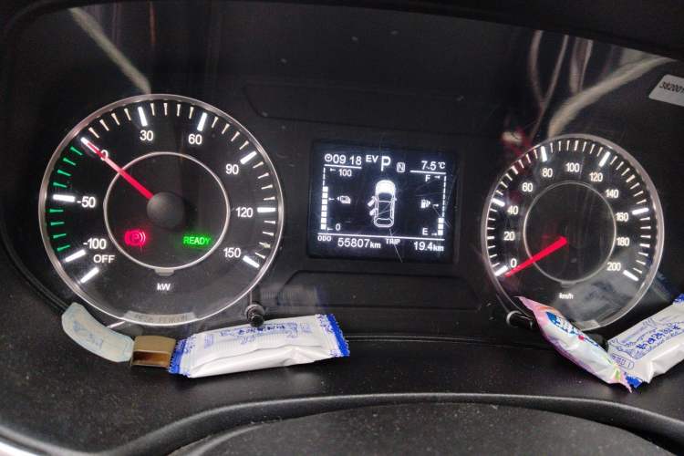 Used Dongfeng Fengon E3 2019 EVR Range-Extended Smart Model Odometer Close Up