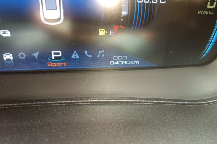 Used Dongfeng Fengon E3 2019 EVR Extended-Range Luxury Model Odometer Close Up