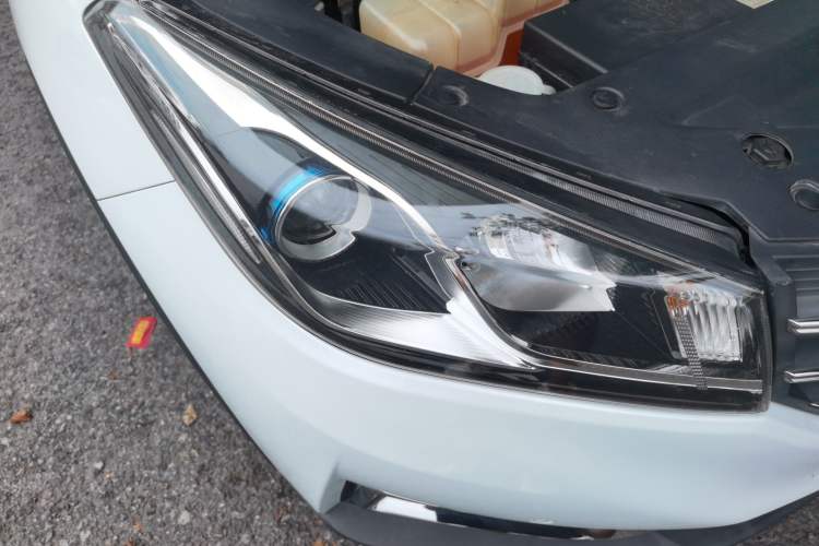 Used Dongfeng Fengon E3 2019 EVR Range-Extended Smart Enjoyment Model Right Front Headlight