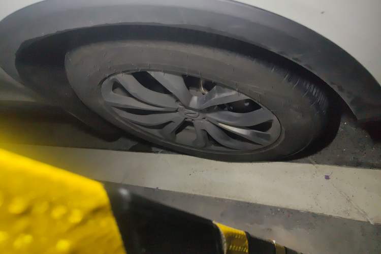 Used Dongfeng Fengon E3 2019 EV Zhiyue Model Right Front Wheel Hub