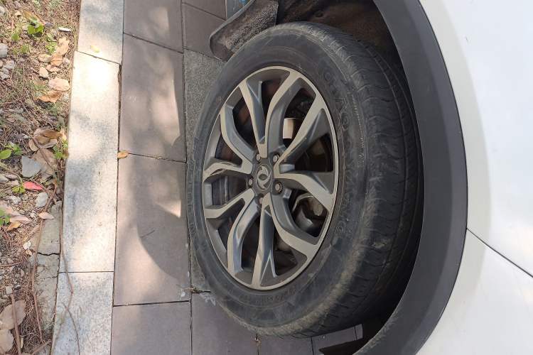 Used Dongfeng Fengon E3 2019 EV Zhiyue Model Right Front Wheel Hub