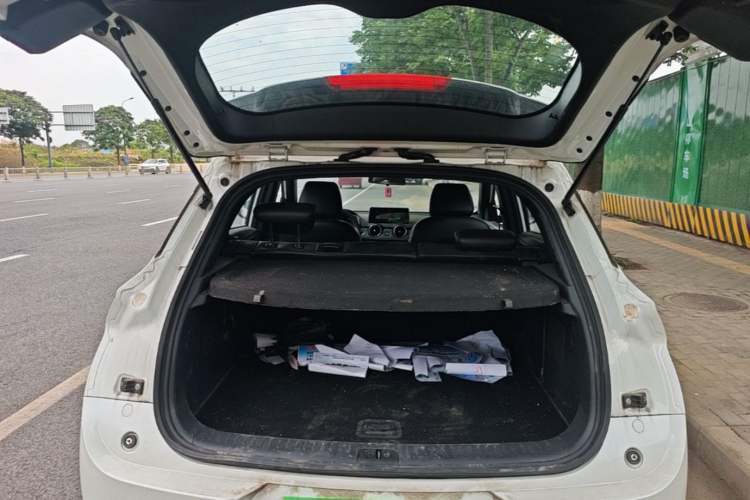 Used Dongfeng Fengon E3 2019 EVR Range-Extended Smart Model Trunk