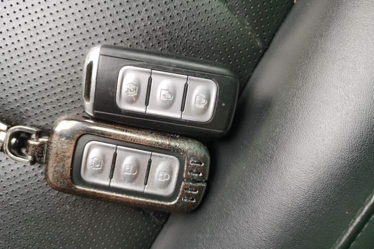 Used Dongfeng Fengon E3 2019 EVR Extended-Range Luxury Model Vehicle Key