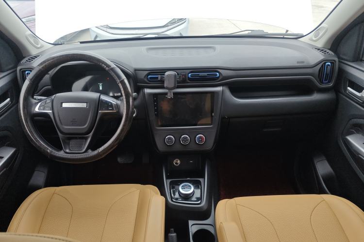 Used Dongfeng Fengon E380 2023 Standard Edition – Comfort Model 7 Seats Center Console