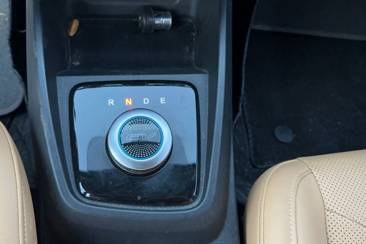 Used Dongfeng Fengon E380 2023 Standard Edition – Comfort Model 7 Seats Gear Lever