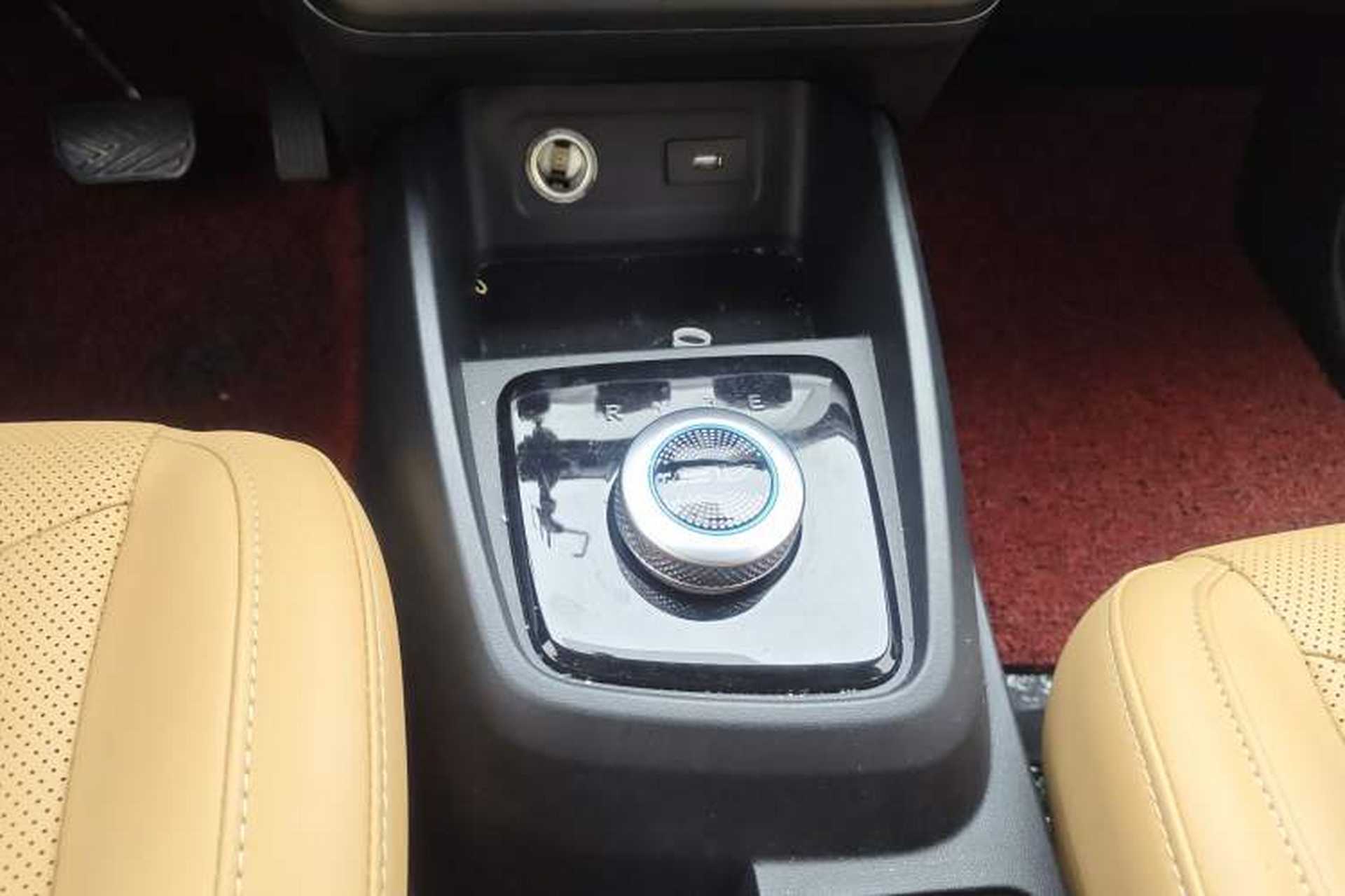 Used Dongfeng Fengon E380 2023 Standard Edition – Comfort Model 7 Seats Gear Lever