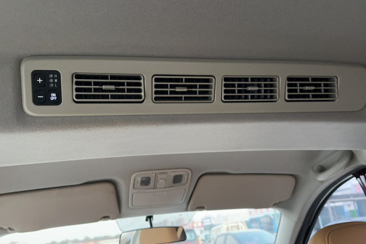 Used Dongfeng Fengon E380 2023 Standard Edition – Comfort Model 7 Seats Headliner