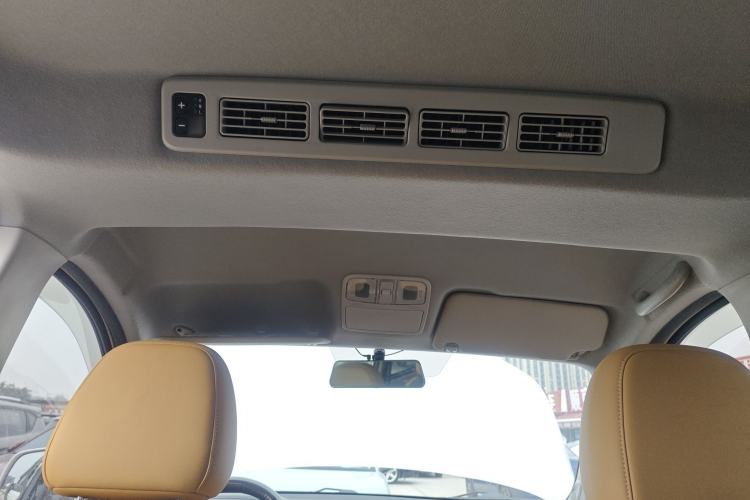 Used Dongfeng Fengon E380 2023 Standard Edition – Comfort Model 7 Seats Headliner