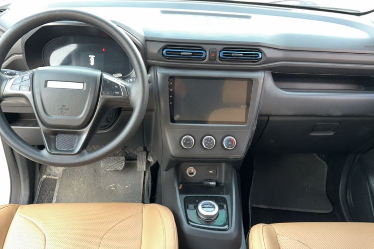 Used Dongfeng Fengon E380 2023 Standard Edition – Comfort Model 7 Seats Interior 3