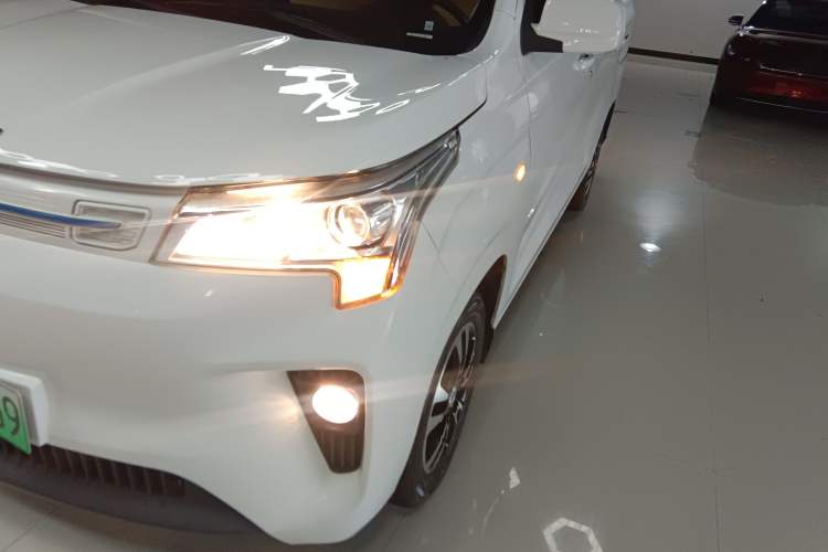 Used Dongfeng Fengon E380 2023 Standard Edition – Comfort Model 7 Seats Left Front Headlight