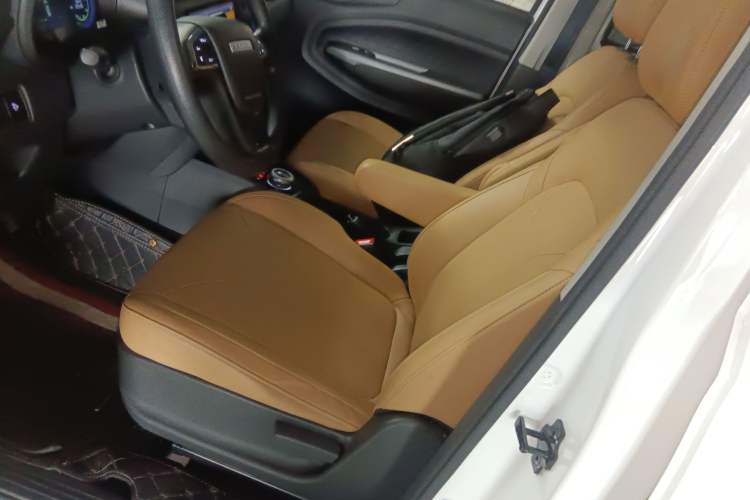 Used Dongfeng Fengon E380 2023 Standard Edition – Comfort Model 7 Seats Left Front Seat