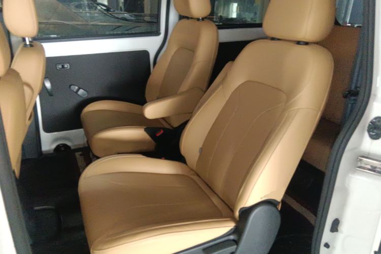 Used Dongfeng Fengon E380 2023 Standard Edition – Comfort Model 7 Seats Left Rear Seat