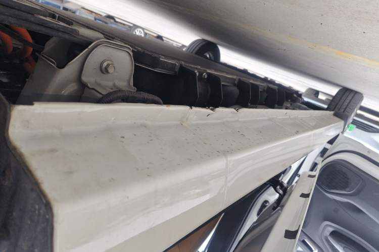 Used Dongfeng Fengon E380 2023 Standard Edition – Comfort Model 7 Seats Left Side Sill