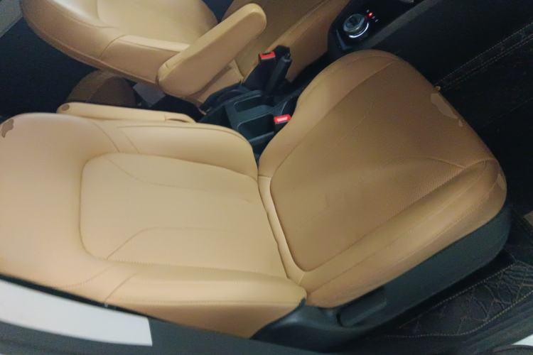 Used Dongfeng Fengon E380 2023 Standard Edition – Comfort Model 7 Seats Right Front Seat