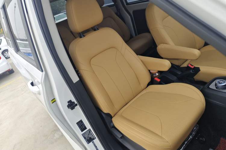 Used Dongfeng Fengon E380 2023 Standard Edition – Comfort Model 7 Seats Right Front Seat