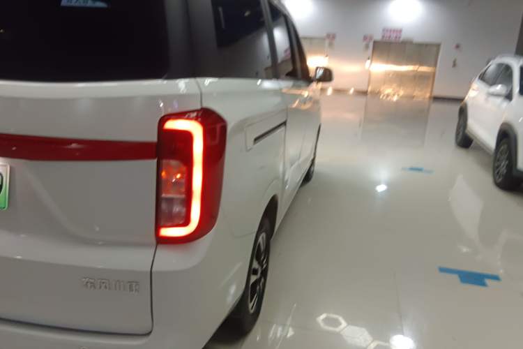 Used Dongfeng Fengon E380 2023 Standard Edition – Comfort Model 7 Seats Right Rear Taillight