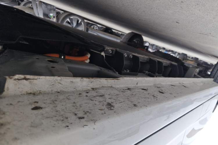Used Dongfeng Fengon E380 2023 Standard Edition – Comfort Model 7 Seats Right Side Sill