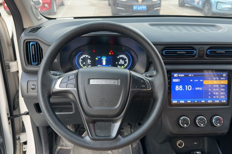 Used Dongfeng Fengon E380 2023 Standard Edition – Comfort Model 7 Seats Steering Wheel