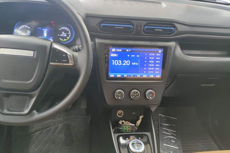 Used Dongfeng Fengon E380 2023 Standard Edition – Comfort Model 7 Seats Audio And AC Panel
