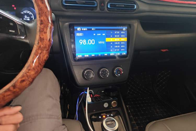 Used Dongfeng Fengon E380 2023 Standard Edition – Comfort Model 7 Seats Audio And AC Panel