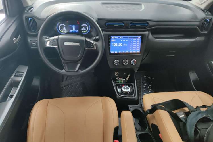 Used Dongfeng Fengon E380 2023 Standard Edition – Comfort Model 7 Seats Center Console