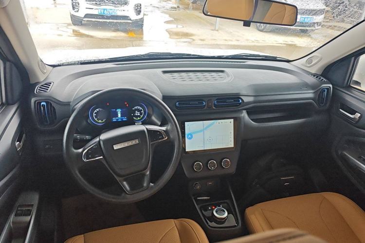 Used Dongfeng Fengon E380 2023 Standard Edition – Comfort Model 7 Seats Center Console