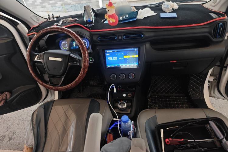 Used Dongfeng Fengon E380 2023 Standard Edition – Comfort Model 7 Seats Center Console