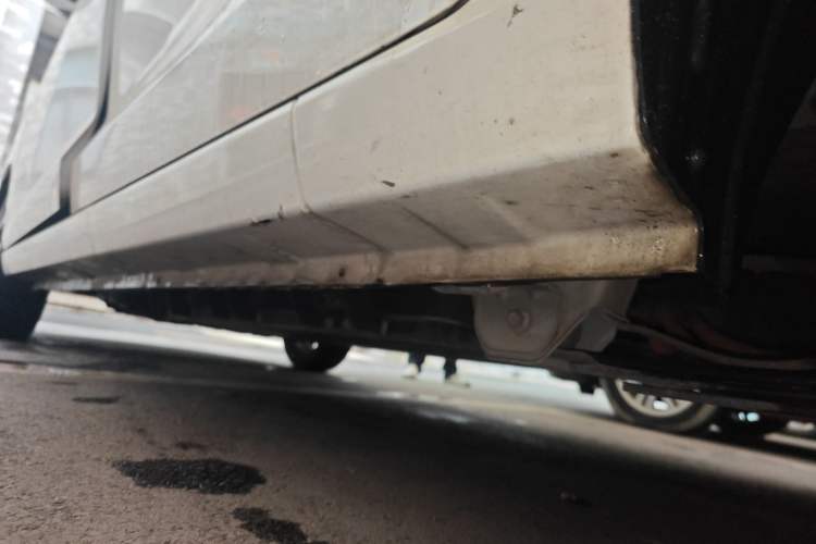 Used Dongfeng Fengon E380 2023 Standard Edition – Comfort Model 7 Seats Chassis Rear Left